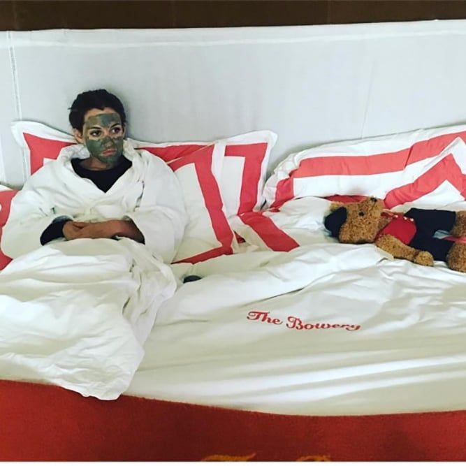 Riley Keough's pre Met Gala life includes a face mask in bed and a snuggly friend.
<br>
Photo: Instagram/@rileykeough