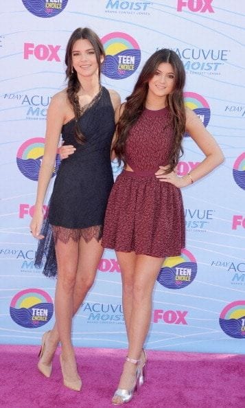 Kendall tied her hair up into an effortless fishtail braid while Kylie kept her locks loose for the 2012 Teen Choice Awards.
<br>
Photo: Getty Images