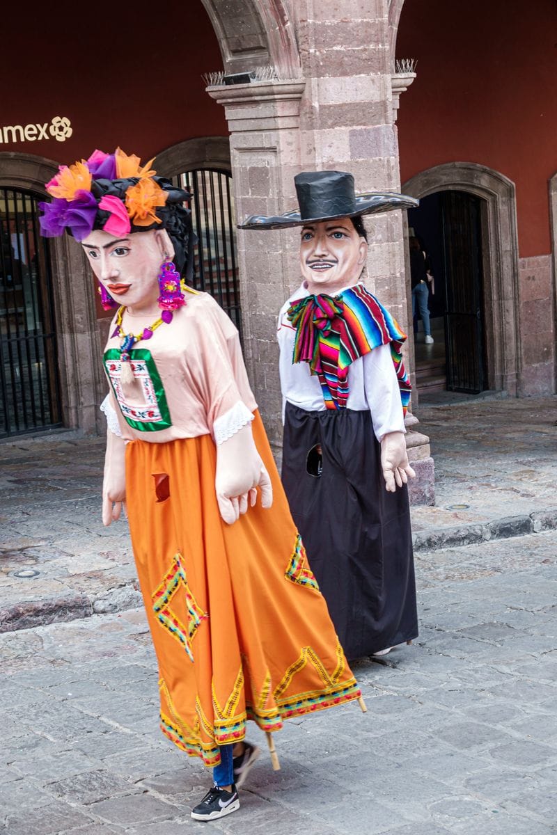 San Miguel de Allende, Guanajuato, Mexico, Zona Centro, Jardin principal plaza, mojiganga, giant puppet performers. (Photo by: Jeffrey Greenberg/Universal Images Group via Getty Images)