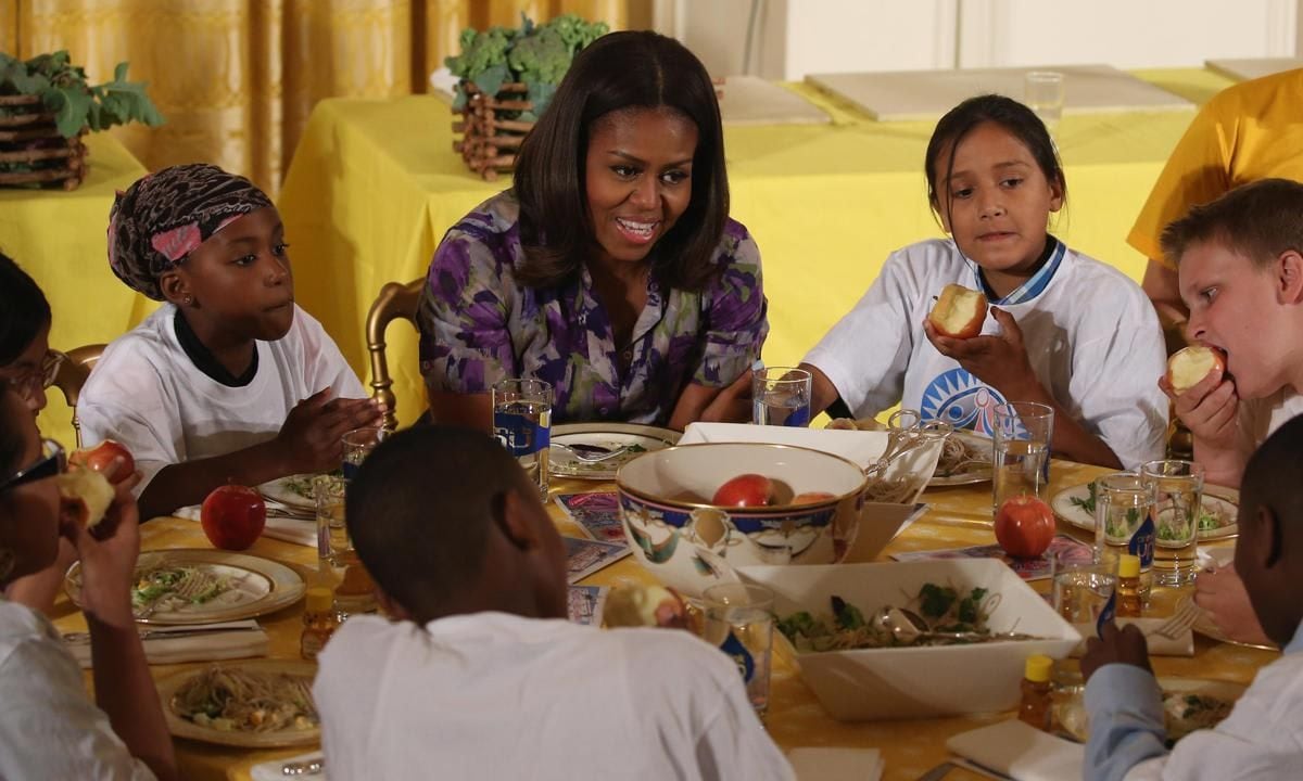 Michelle Obama And Students Harvest White House Kitchen Garden