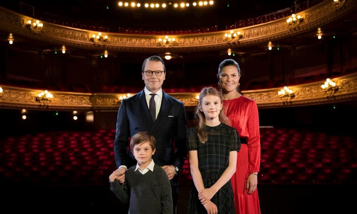 The Swedish Royal Court released a video from the royals' visit to the Royal Opera House six days before Christmas.