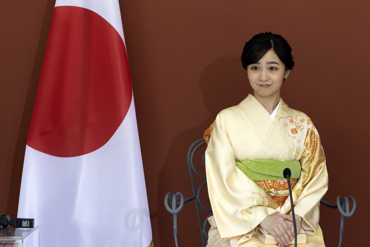 La princesa japonesa Kako y la presidenta griega Katerina Sakellaropoulou se reúnen en el Palacio Presidencial de Atenas, Grecia, el 28 de mayo de 2024.