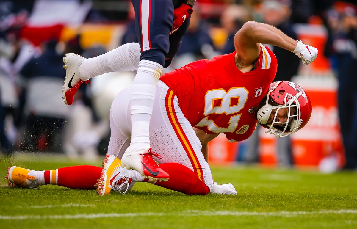 KANSAS CITY, MO - JANUARY 12: Travis Kelce #87 of the Kansas City Chiefs punches the turf after a dropped pass on third down during the first quarter of the AFC Divisional playoff game against the Houston Texans at Arrowhead Stadium on January 12, 2020 in Kansas City, Missouri. (Photo by David Eulitt/Getty Images)