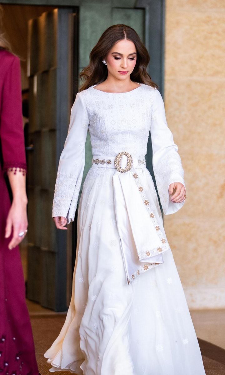 The royal bride to be accessorized her dress with a belt that her mom wore on her wedding day in 1993.