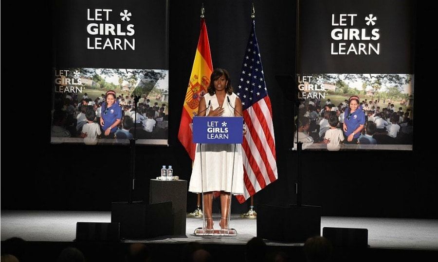 After touring the palace with Letizia, the two women headed to the Matadero culture center to speak to a group of 600 young women about education around the world.
<br>
Photo: GERARD JULIEN/AFP/Getty Images