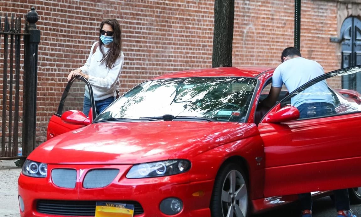 Katie Holmes gets in Emilio Vitolo Jr. car