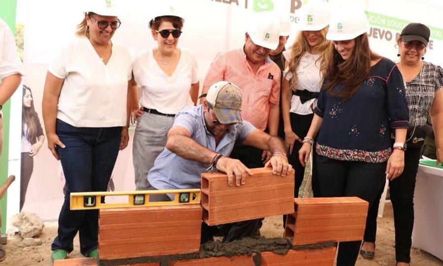 Shakira builds schools in Colombia