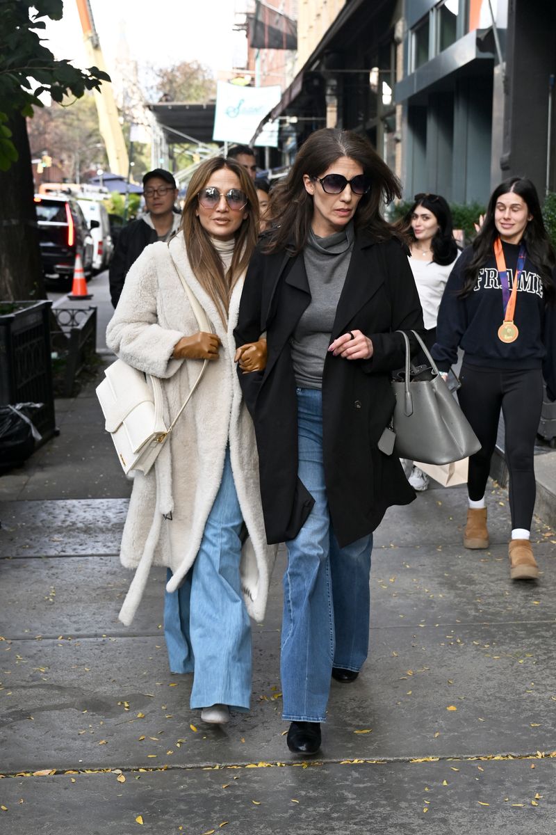 

Jennifer Lopez and sister Lynda spotted holding hands after having lunch at Sadelles in Soho.