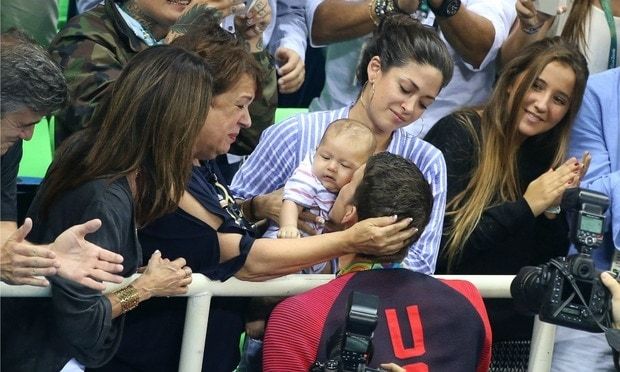 After bringing home another gold, Michael rushed to the stands to kiss his three-month-old son Boomer.
<br>
Photo: Getty Images