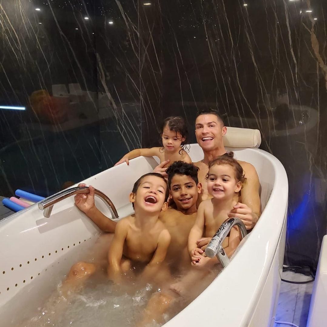 Cristiano Ronaldo bath time with kids