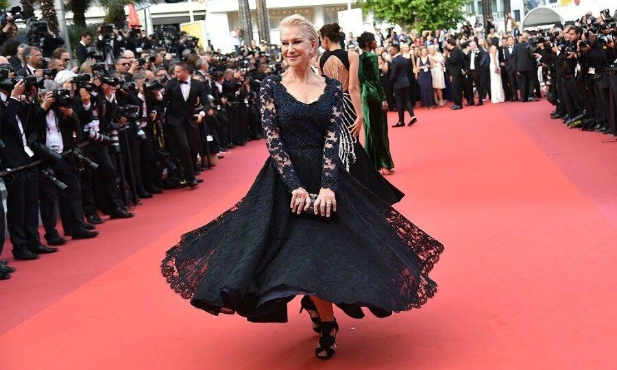 Let it <i>twirl</i>, let it <i>twirl</i>. Helen Mirren appeared to have fun working <i>The Unknown Girl</i> carpet in her black and blue lace gown.
<br>
Photo: ALBERTO PIZZOLI/AFP/Getty Images