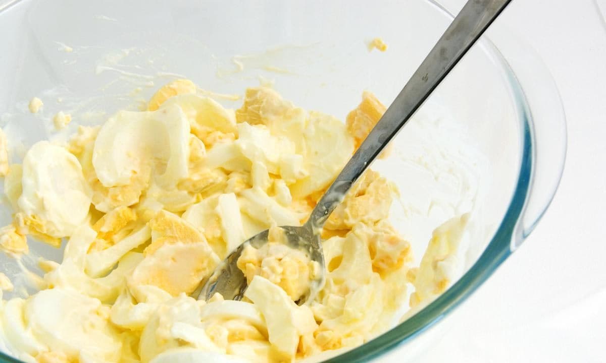 Making egg mayonaisse