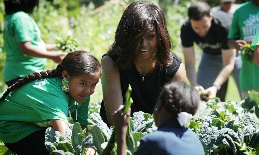 <b>9. She gets her hands dirty</b>
Even though she is dressed by some of the biggest names in fashion, Michelle isn't afraid to get her hands dirty. The ex-FLOTUS was extra cool as she participated in the White House Kitchen Garden harvest with students.
Photo: Getty Images