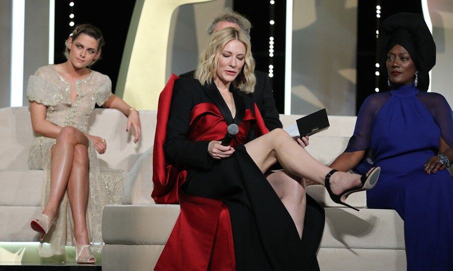 During the closing ceremony, Cate Blanchett flashed a little leg.
Photo: Getty Images