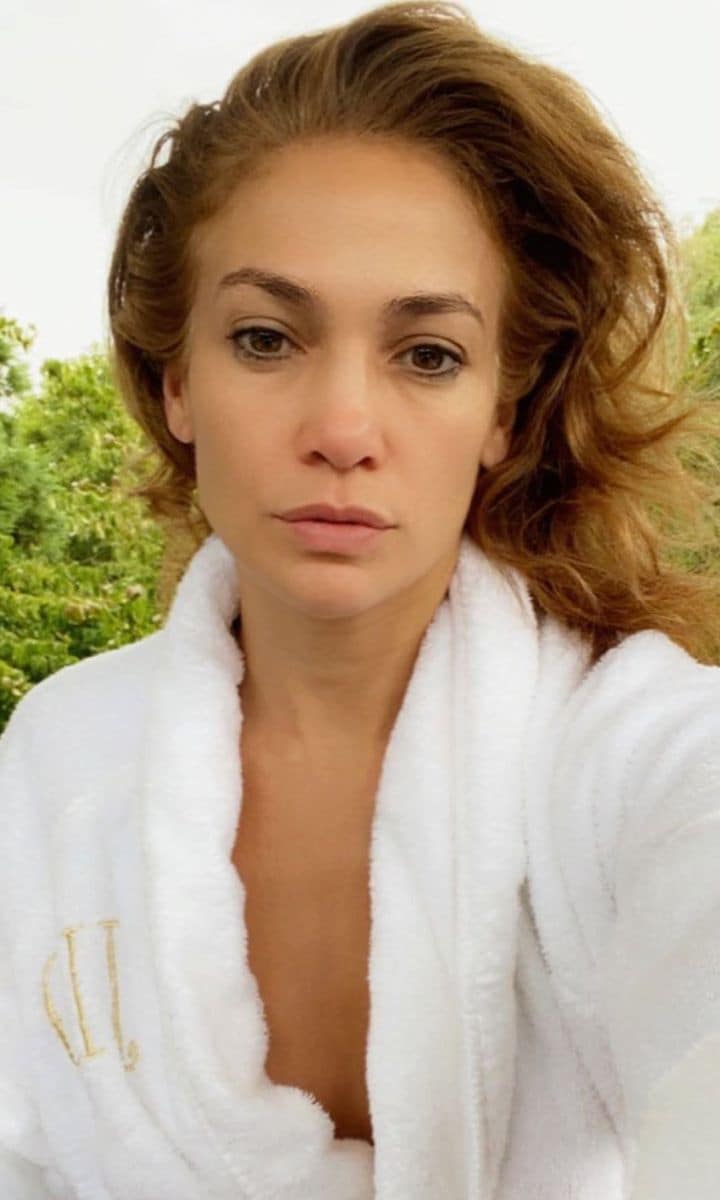 jennifer lopez selfie