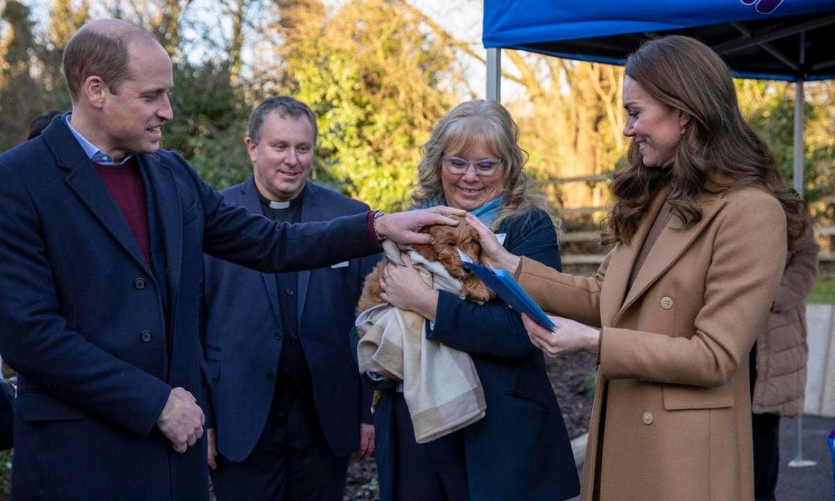 CLITHEROE, UNITED KINGDOM - JANUARY 20: Britain's Prince William, Duke of Cambridge and Catherine, Duchess of Cambridge meet new therapy puppy Alfie, an apricot cockapoo, funded through hospital charity ELHT&me using a grant from NHS Charities Together, during a visit to meet NHS staff and patients at Clitheroe Community Hospital and hear about their experiences during the Covid-19 pandemic on January 20, 2022 in Clitheroe, East Lancashire, England. The puppy will be used to support the wellbeing of staff and patients. They revealed the puppy's name to a gathering of staff. (Photo by James Glossop-WPA Pool/Getty Images)