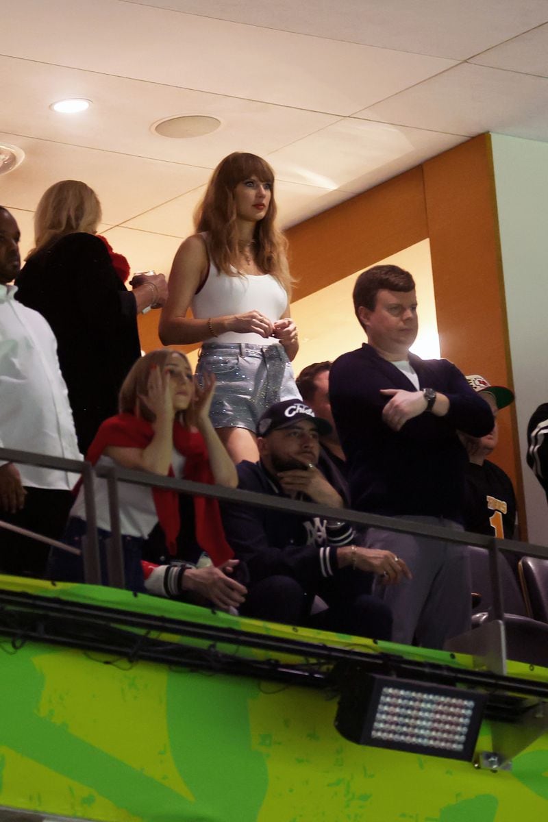 NEW ORLEANS, LOUISIANA - FEBRUARY 09: (L-R) Ashley Avignone, Taylor Swift and Ross Travis during Super Bowl LIX at Caesars Superdome on February 09, 2025 in New Orleans, Louisiana. (Photo by Gregory Shamus/Getty Images)