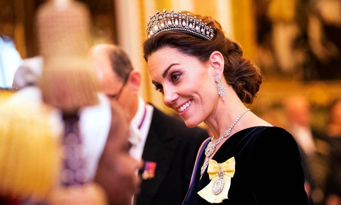 The Duchess of Cambridge wears Lover's Knot tiara at royal banquet