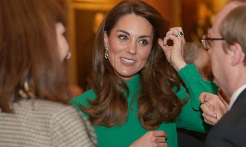 Duchess of Cambridge looks gorgeous in green for night at Buckingham Palace sans William