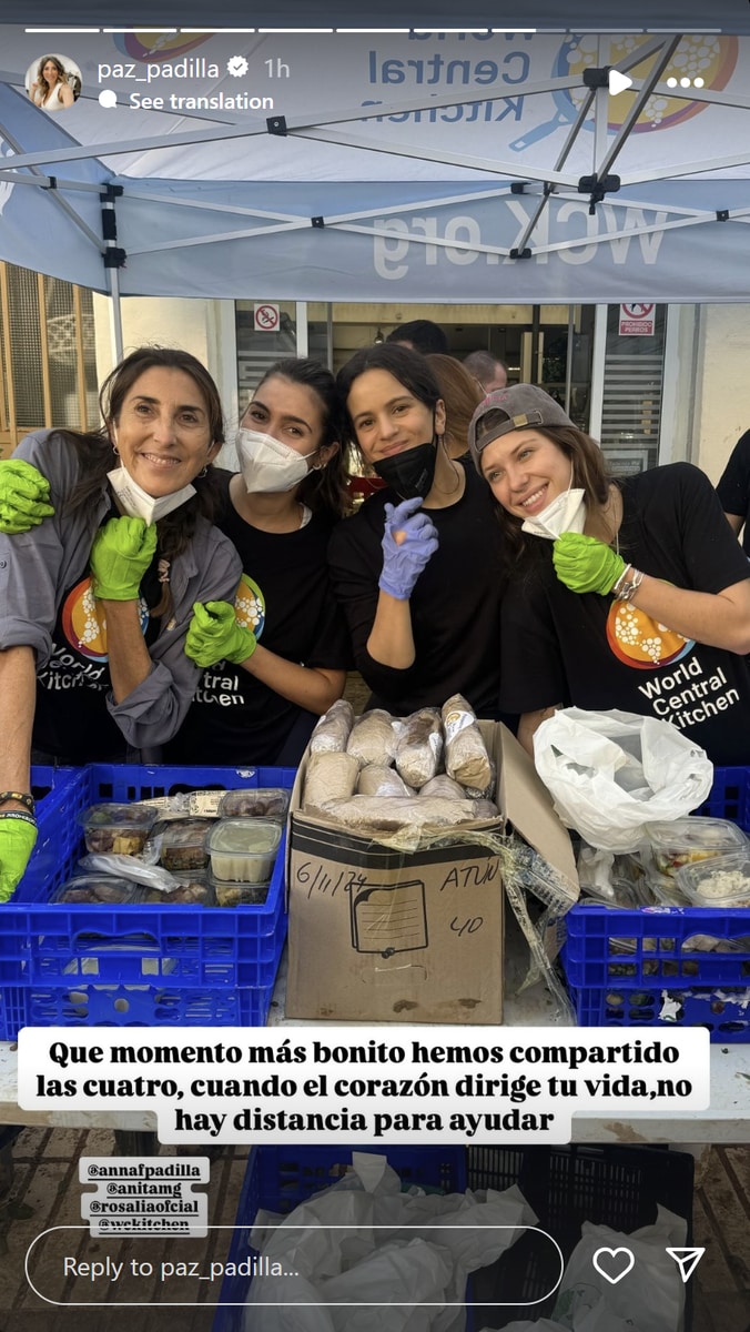 Rosalia alongside Paz Padilla and more volunteers for World Central Kitchen