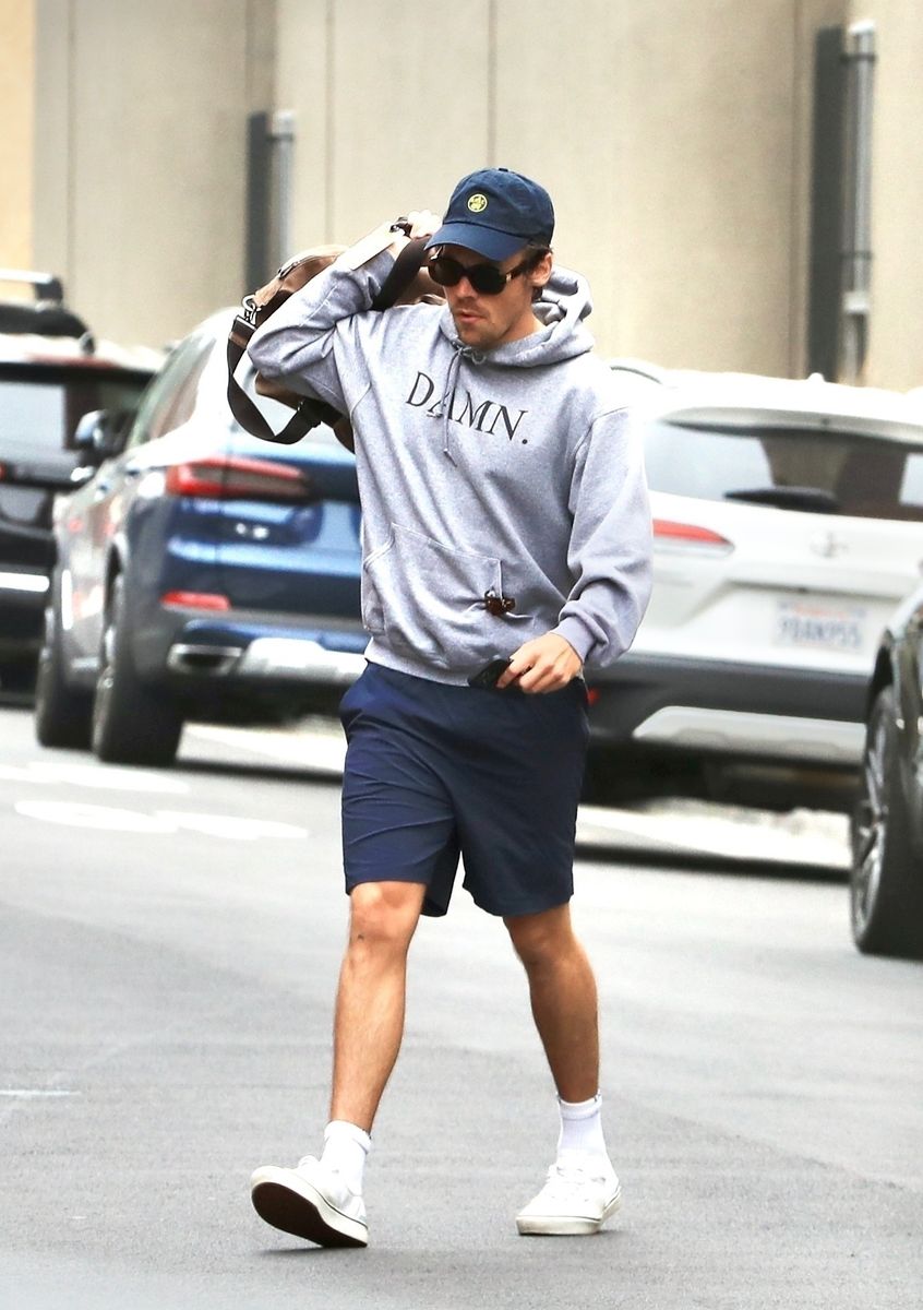 Harry Styles pictured heading to Tracy Anderson fitness studio.