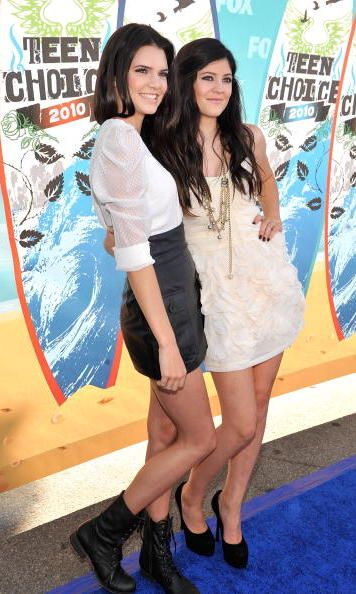 At the 2010 Teen Choice Awards, Kendall and Kylie both went glam - the elder sister in a blouse and high-waisted skirt combo and the younger in a ruffled dress. Kendall ditcheed heels for her trusty pair of combat boots.
<br>
Photo: Getty Images