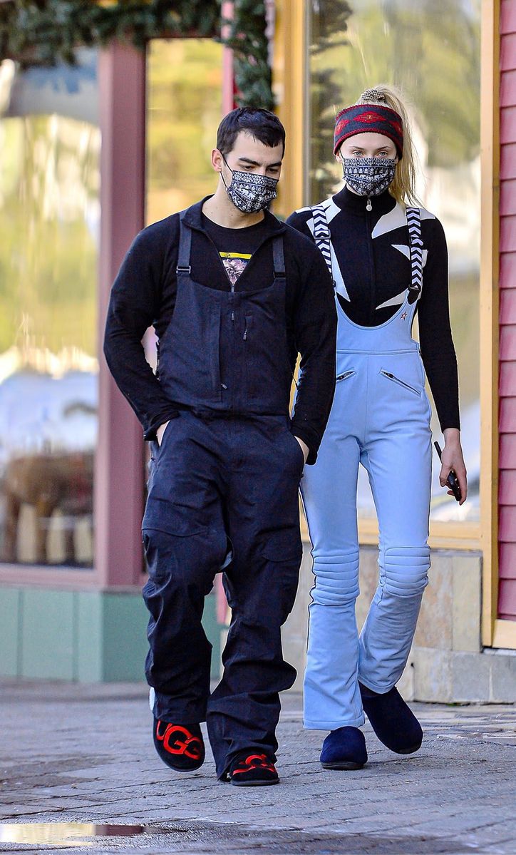 Joe Jonas and Sophie Turner out skiing