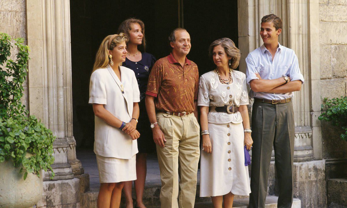 The Royal Family in Mallorca From left to right, Infanta Cristina de Borbon, Infanta Elena de Borbon, King Juan Carlos I, Queen Sofia and Prince Felipe de Borbon