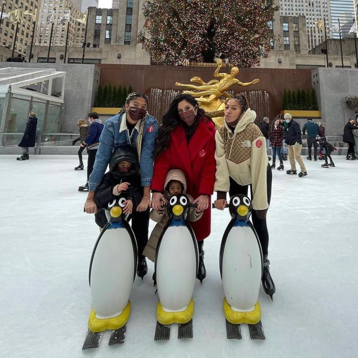 Vanessa Bryant and auntie LaLa take their kids ice skating