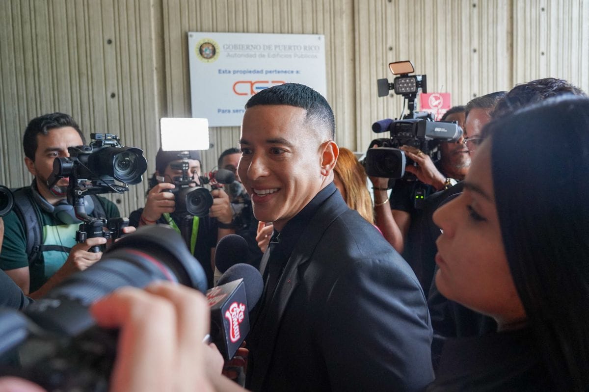 Daddy Yankee leaves the Centro Judicial de Puerto Rico