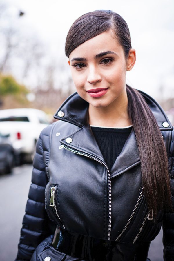 Sofia Carson natural beauty look