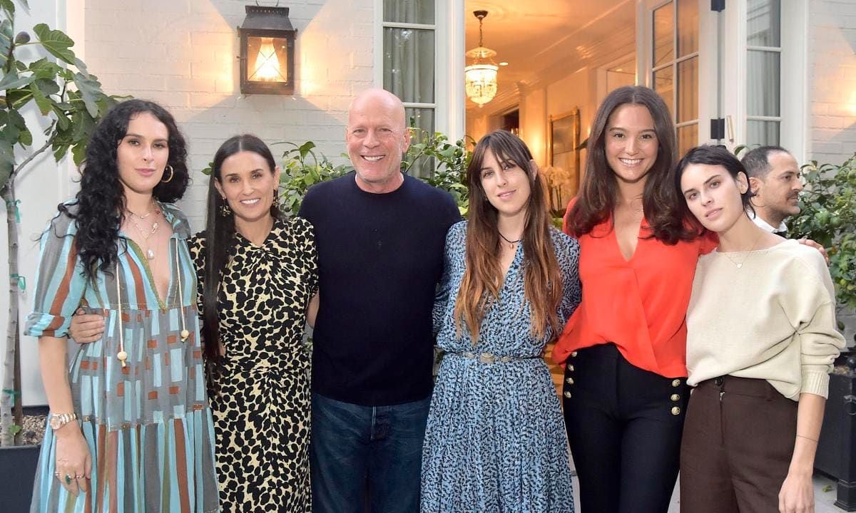 Willis alongside Demi Moore, Heming Willis, and his daughters Tallulah, Scout, and Rumer