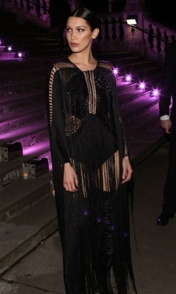 Playing up to her model persona, Bella Hadid struck a pose as she entered the Elle Style Awards held at London's Tate Britain museum.
<br>
Photo: Getty Images