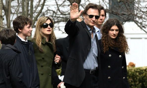 Liam Neeson waves at the memorial service for his wife Natasha.
Photo: Getty Images