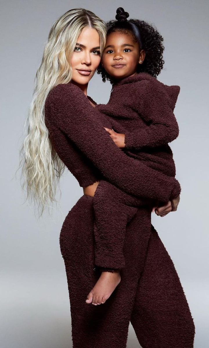 Khloe Kardashian family Christmas pictures with True