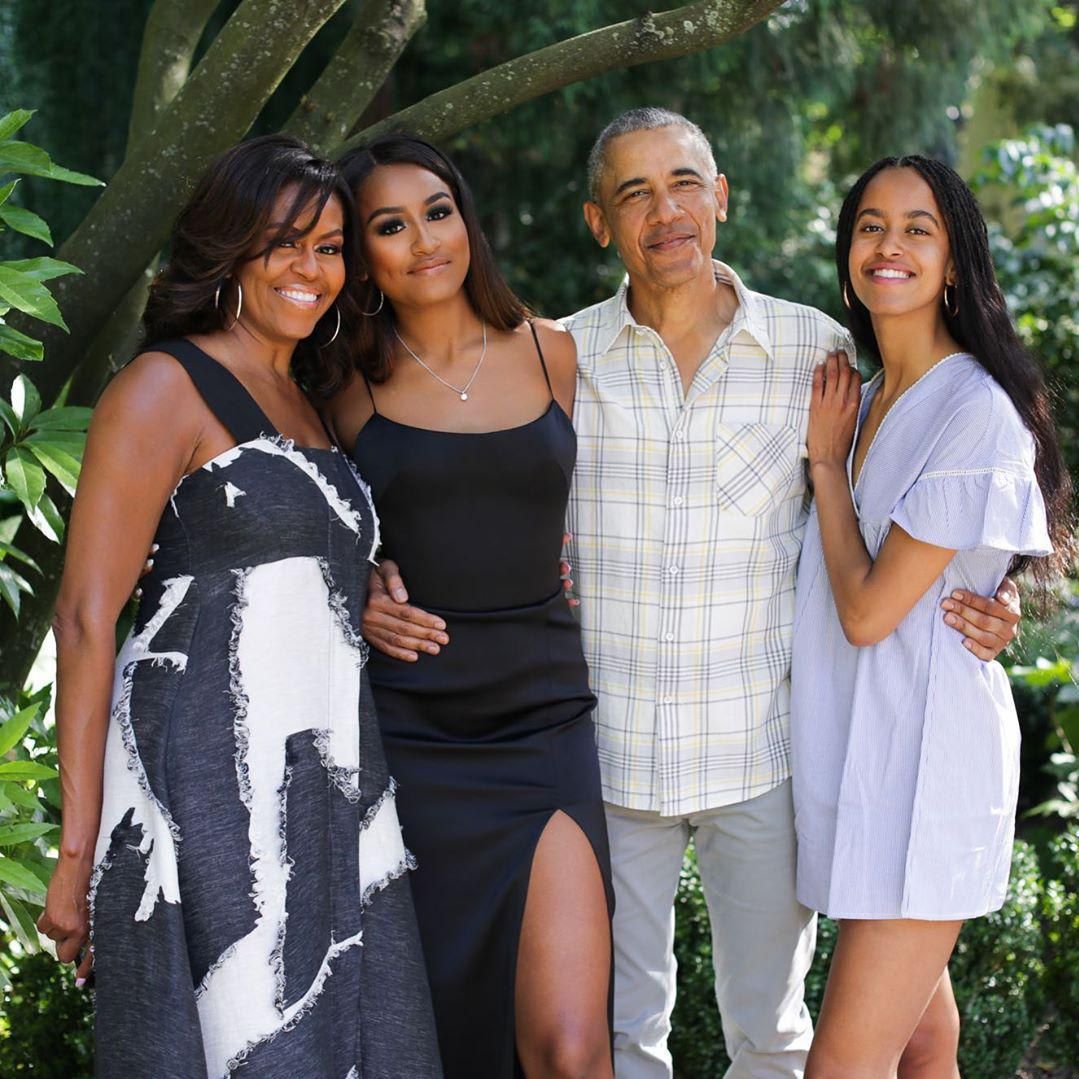 Family picture of Michelle and Barack Obama with daughters Malia and Sasha