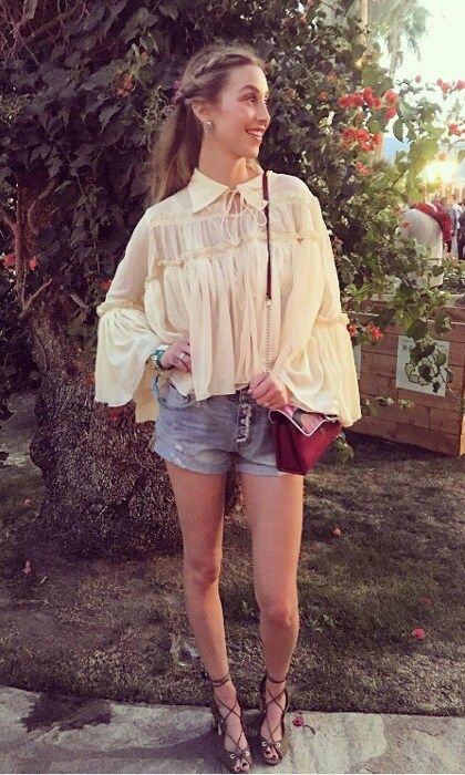 <b>Whitney Port</b> found the perfect shirt to wear with denim shorts.
<br>
Photo: Instagram/@whitneyeveport