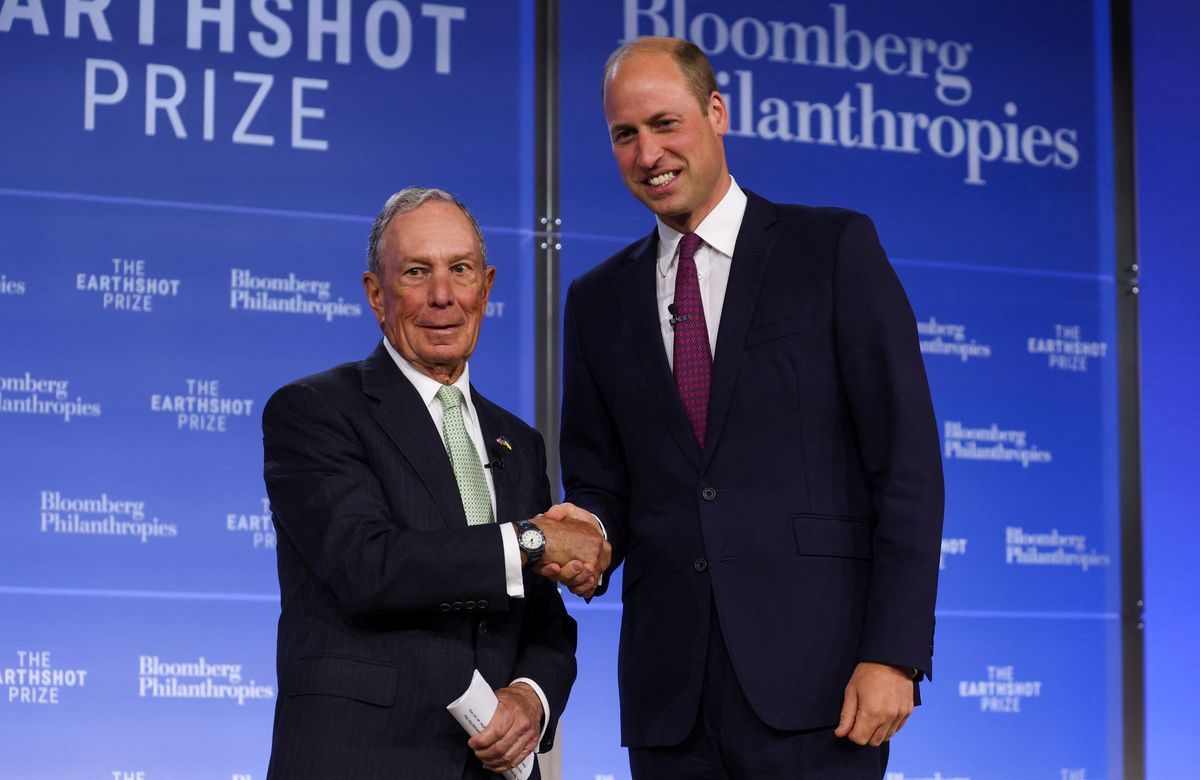 The Prince of Wales pictured with Michael Bloomberg at the second  Earthshot Prize Innovation Summit in 2023
