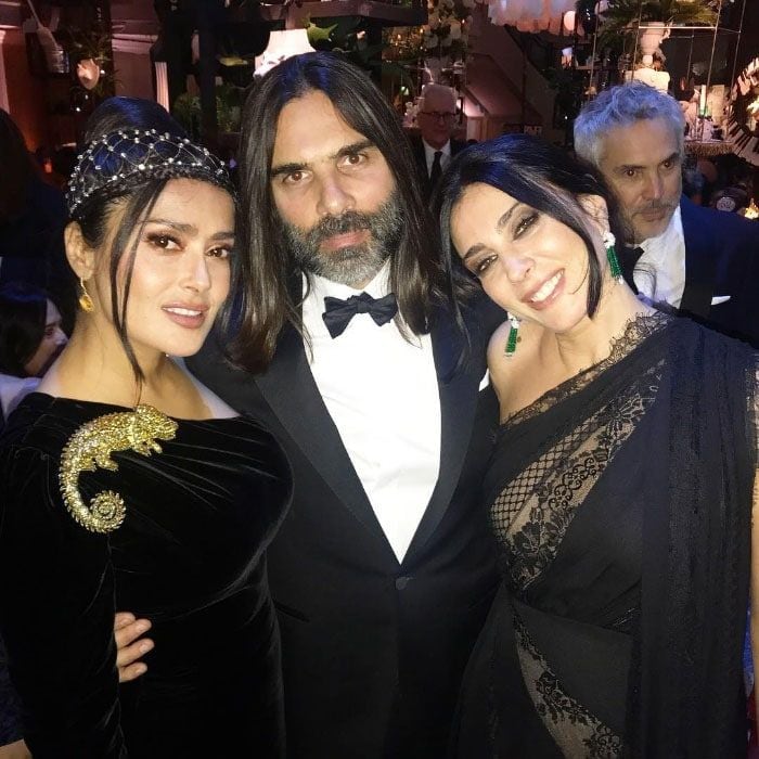 Salma Hayek Alfonso Cuaron photobomb