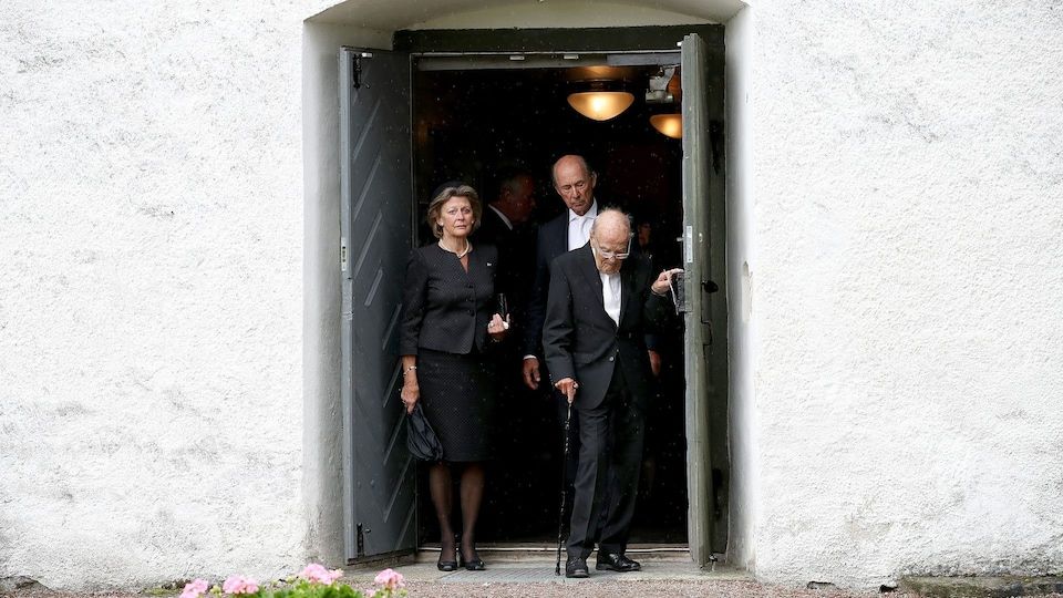 The count at his wife Alice's funeral in 2017.