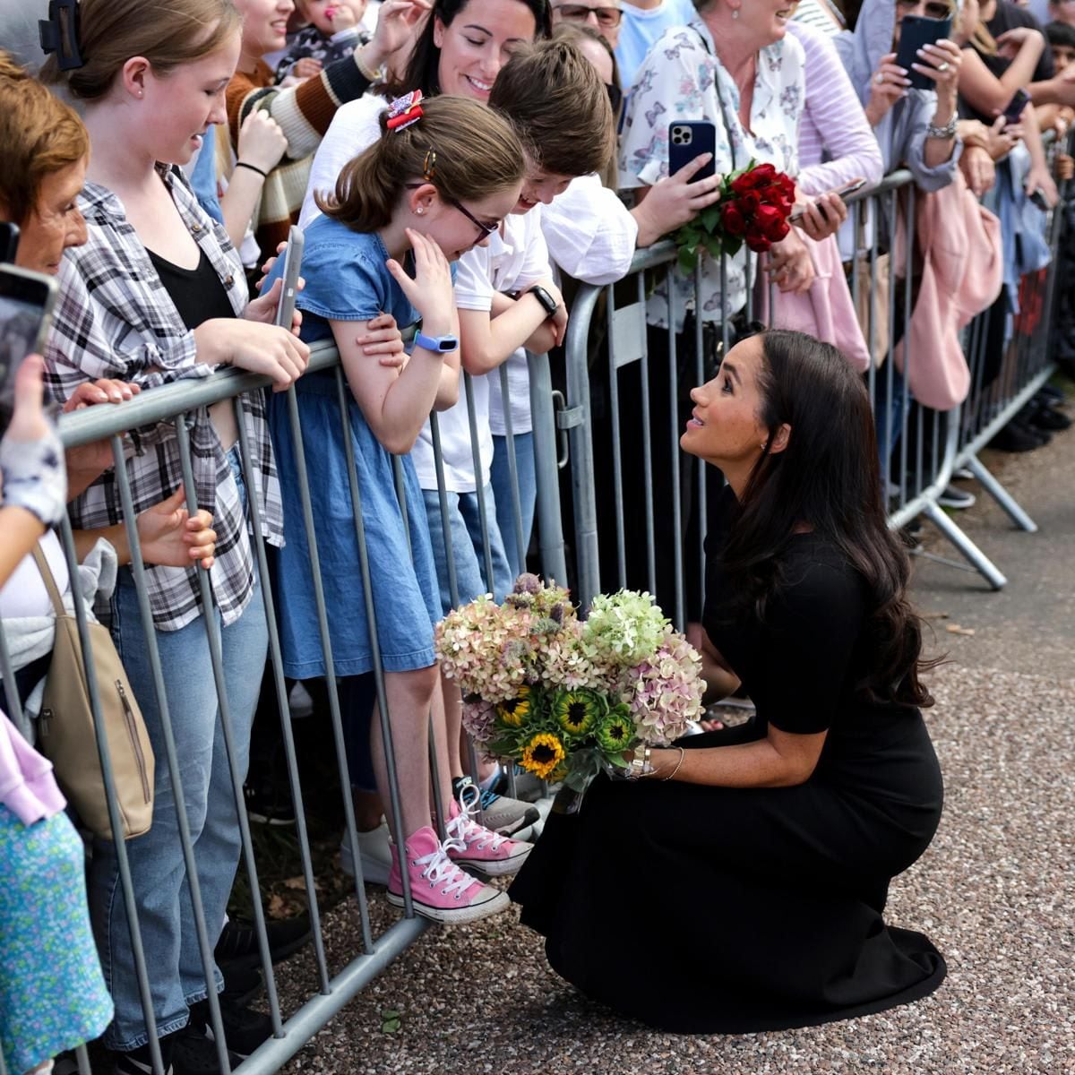 Meghan spoke with children during the surprise outing.