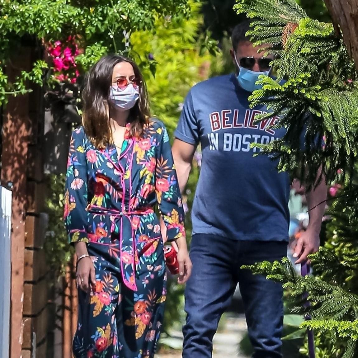 Ben Affleck and girlfriend Ana De Armas started a walk together, but after a little talk, the actress walked back to her house leaving Ben behind with the dogs.