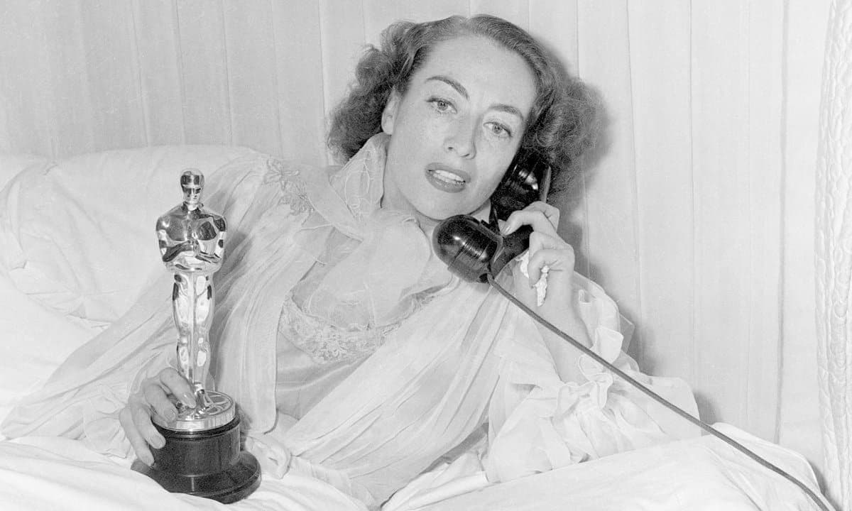 The only actress to receive an Oscar from her bed - 1946