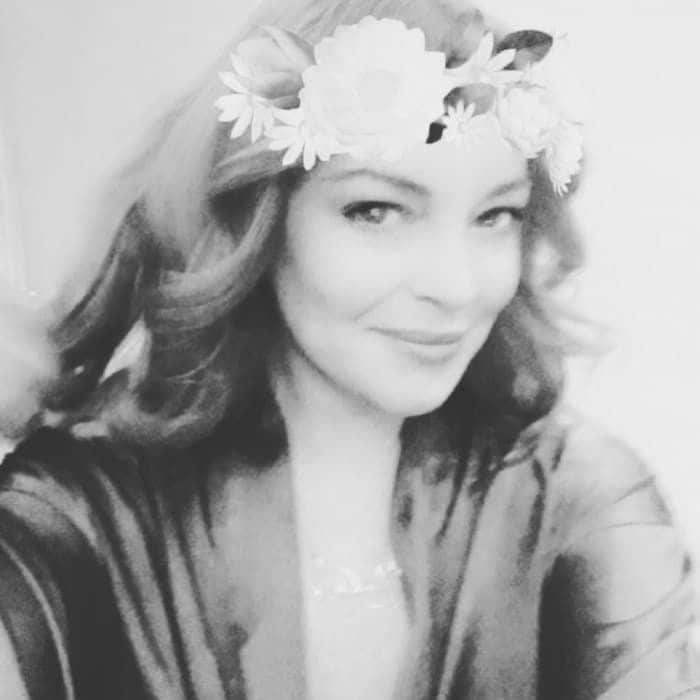 Lindsay Lohan spent a peaceful New Year's in Abu Dhabi. She took to Instagram to urge her followers to pray for Turkey.
"Can we all pray for turkey right now and stand together for the refugees and those suffering in ALL nations this morning."
Photo: Instagram/@lindsaylohan