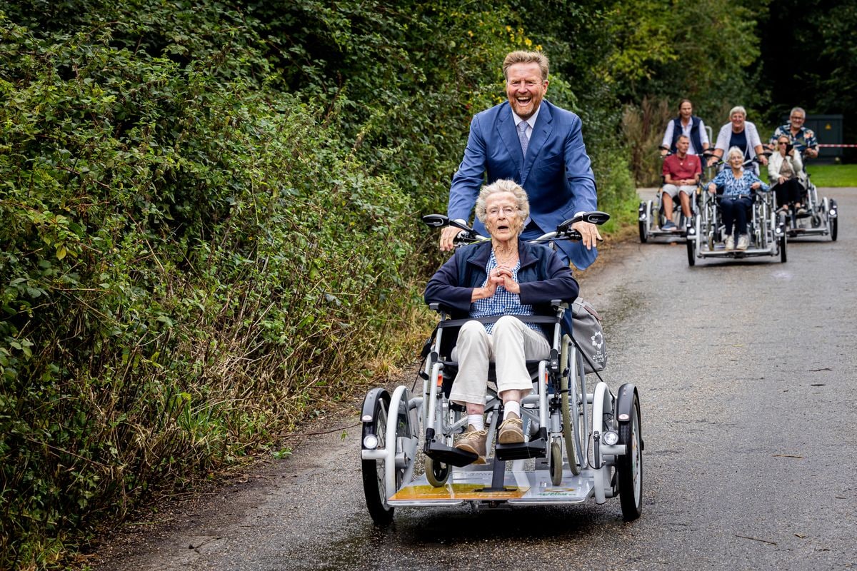 MIRNS, NETHERLANDS - SEPTEMBER 4: King Willem-Alexander of The Netherlands meets with a resident as he attends the 75th anniversary of De Zonnebloem on September 4, 2024 in Mirns, Netherlands. De Zonnebloem is committed to people with a physical disability. (Photo by Patrick van Katwijk/Getty Images)