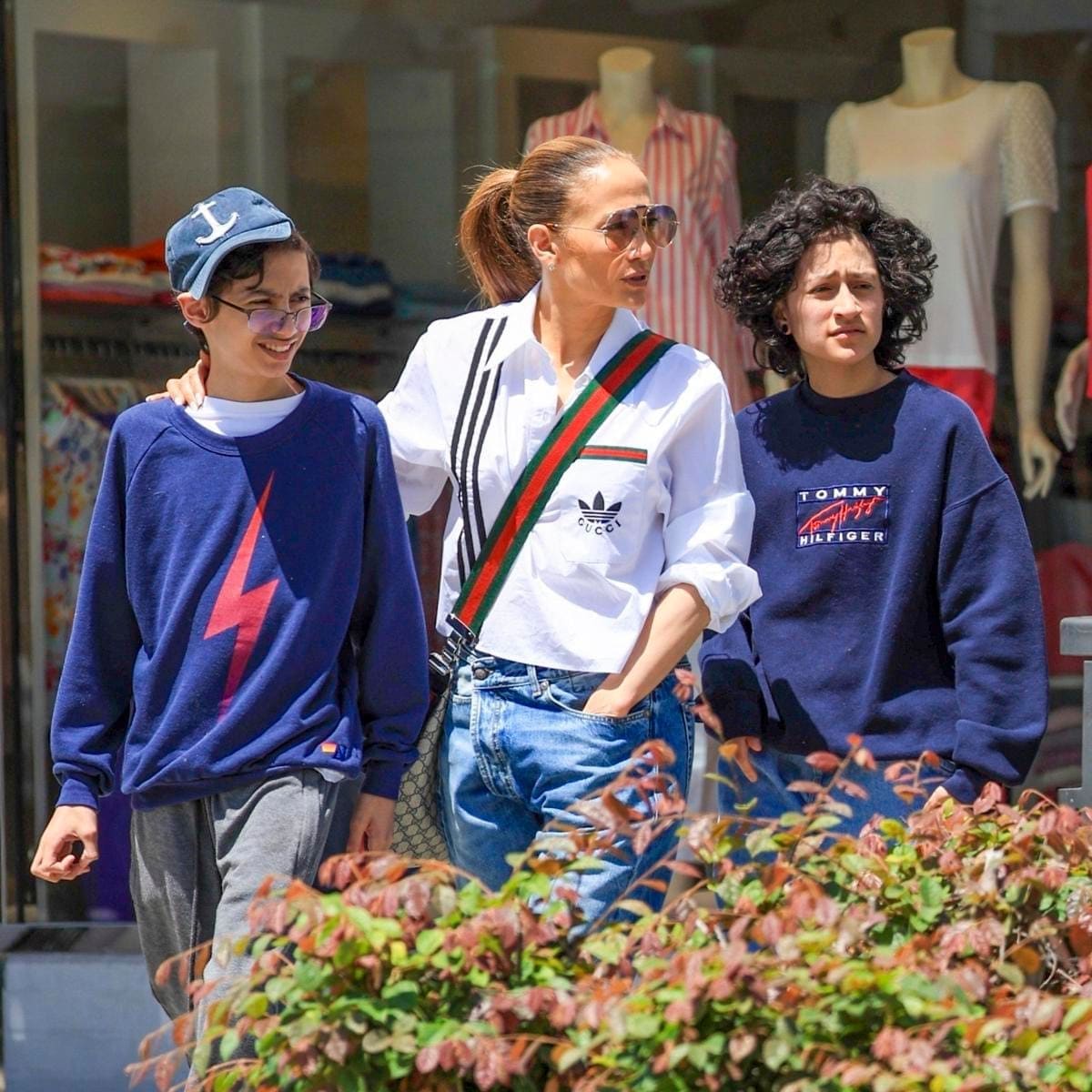 Jennifer Lopez shops with the twins