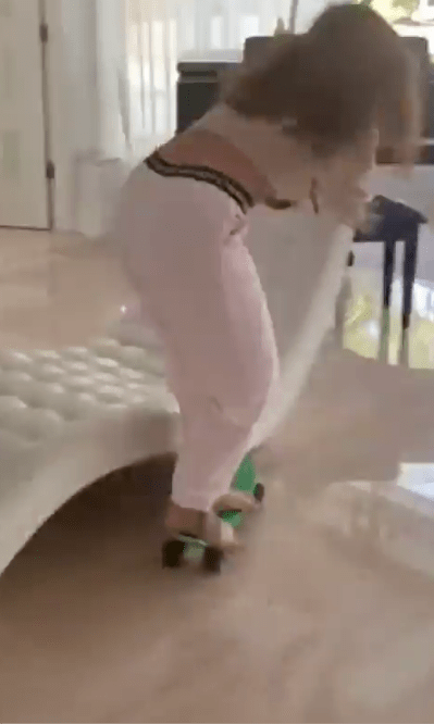 Rosalia falls in the skateboard