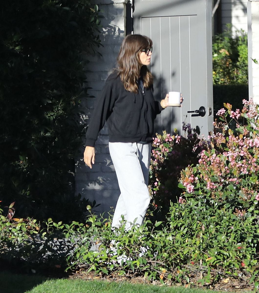 Jennifer Garner was seen making an early Friday morning exit from ex-husband Ben Affleck's house 