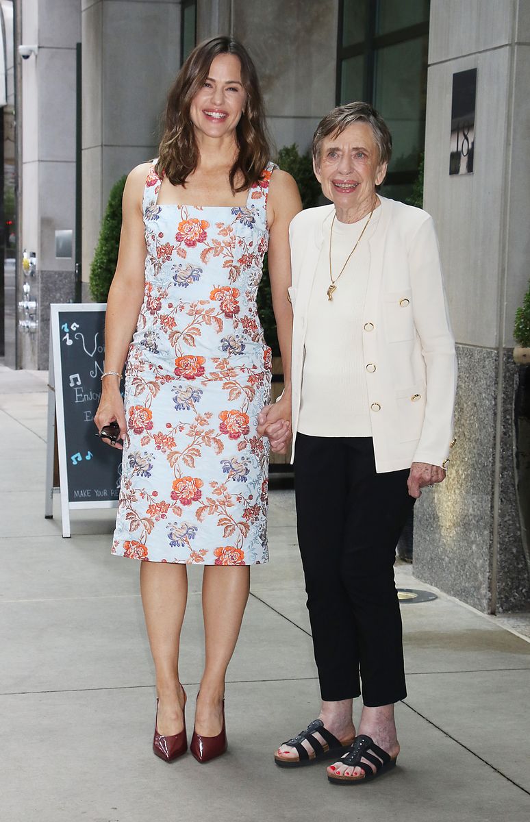 Jennifer Garner and her mom Pat