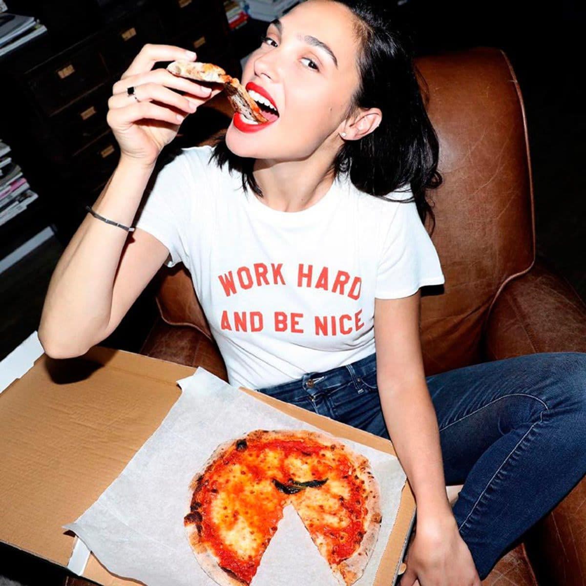 Gal Gadot eating pizza